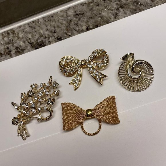 Jewelry - Lot Of 4 Brooch Pins Vintage - Modern Gold Tone / 1 Signed Gerry’s